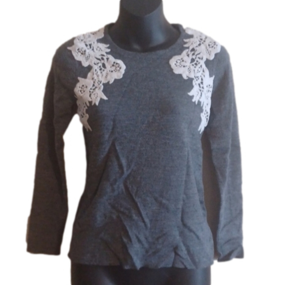 𝅺Jcrew Merino wool blend  top, size small.Supersoft. Pretty Details.